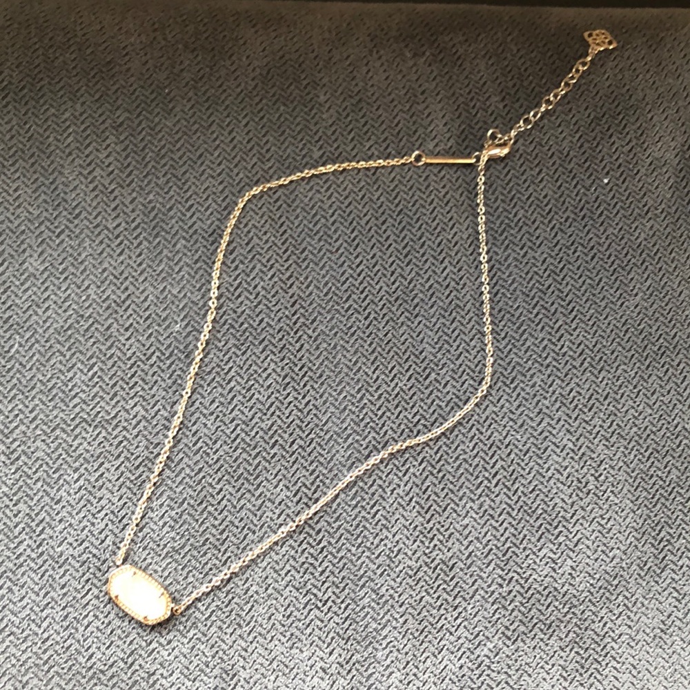 Kendra Scott pendant necklace